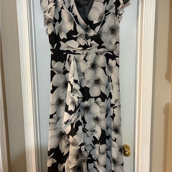 Calvin Klein Black and White Floral maxi Dress - Picture 1 of 11